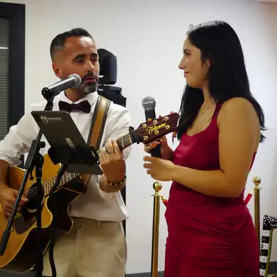 Live guitare-voix en ouverture de soirée, avant le DJ